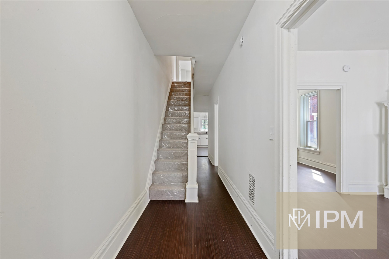 437 S 14th St - Photo 2 of 10