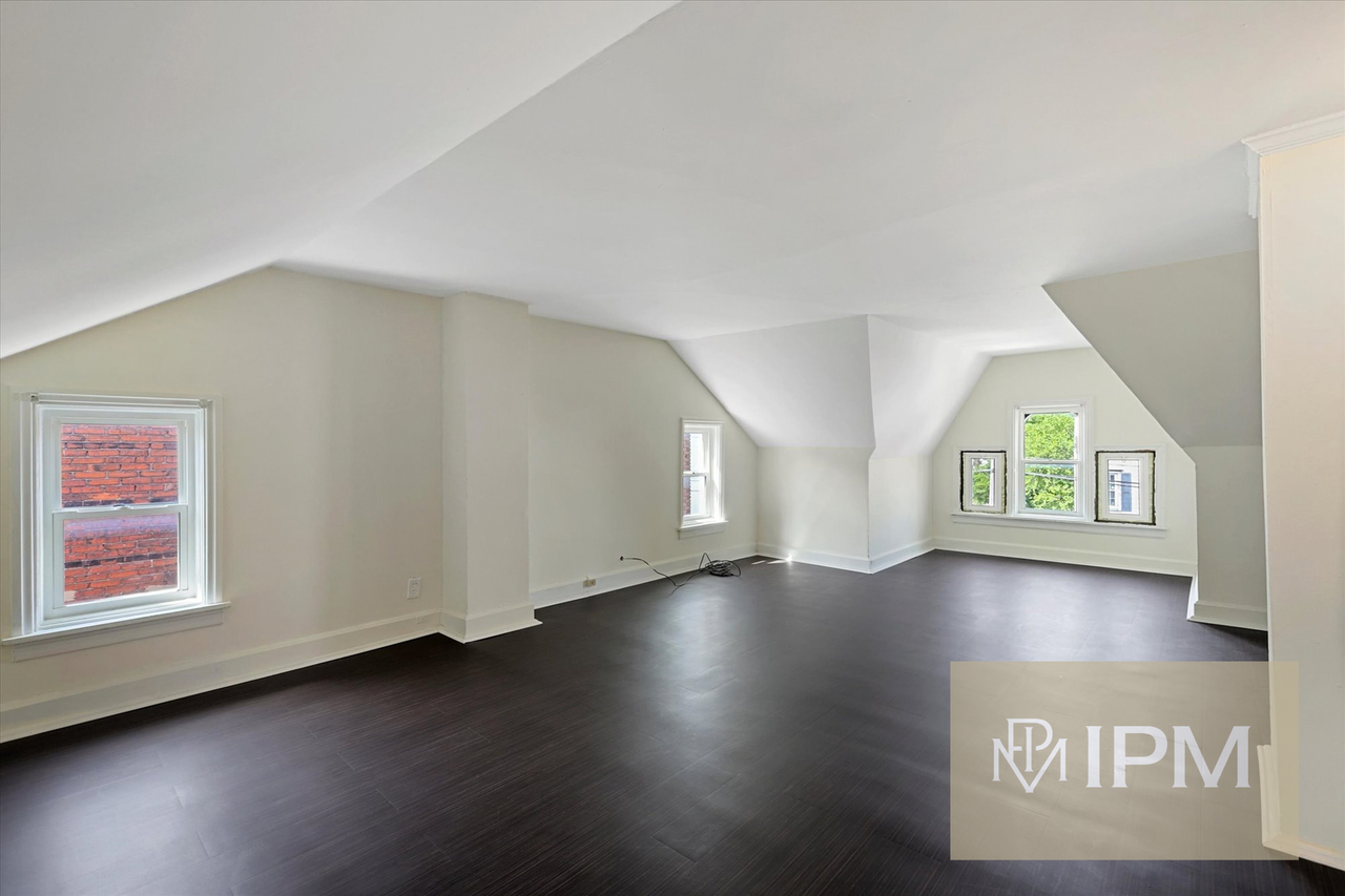 437 S 14th St - Photo 3 of 10