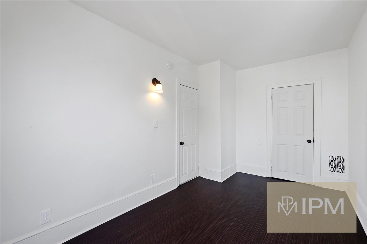 437 S 14th St - Photo 5 of 10