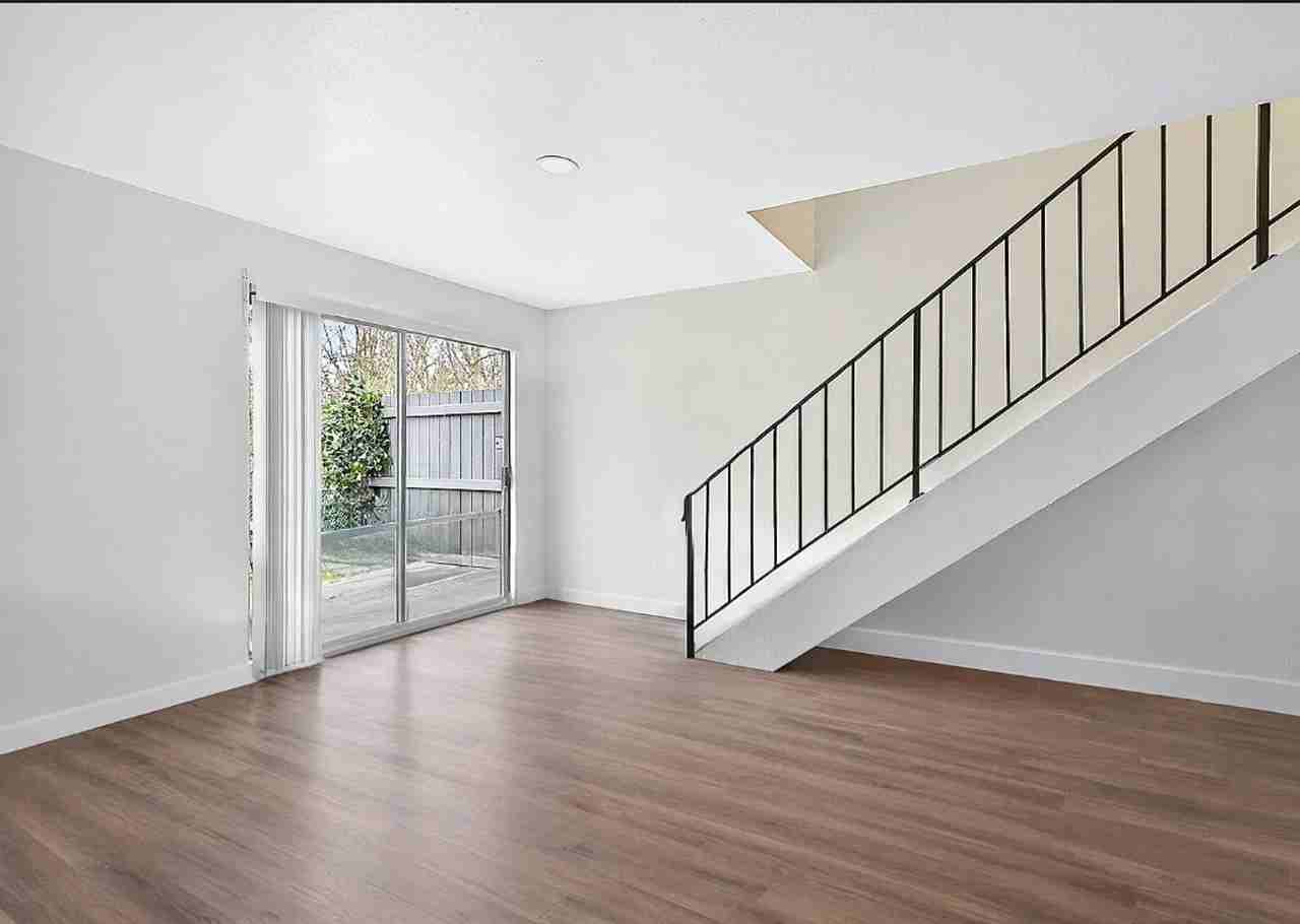 1040 S 320th St - Photo 2 of 5