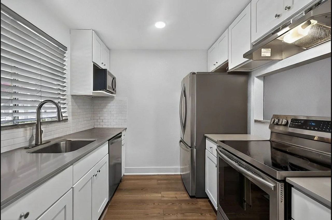 1040 S 320th St - Photo 4 of 5