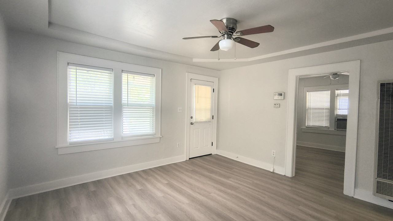 1704 Nw 41st St #1 - Photo 5 of 25