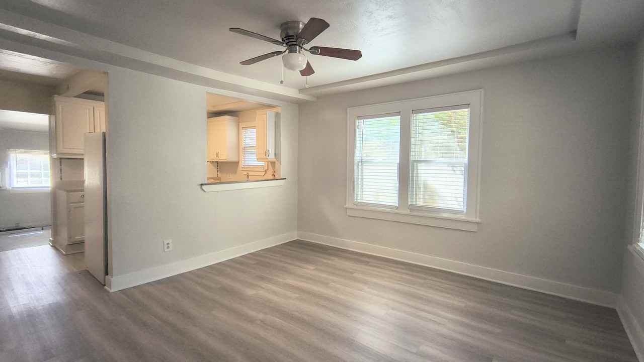1704 Nw 41st St #1 - Photo 6 of 25