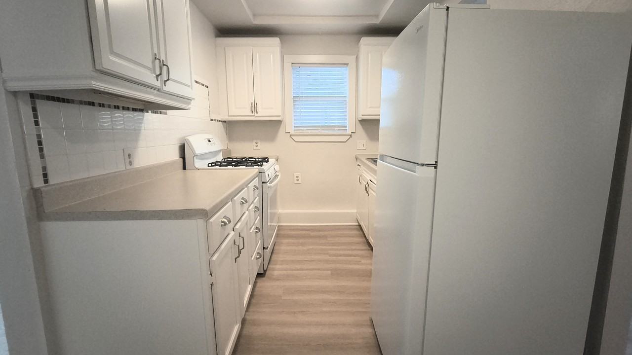 1704 Nw 41st St #1 - Photo 7 of 25