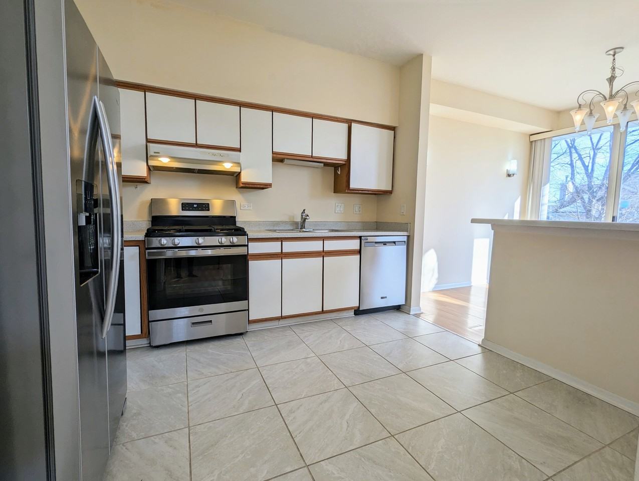549 Woodcrest Dr #1 - Photo 4 of 14