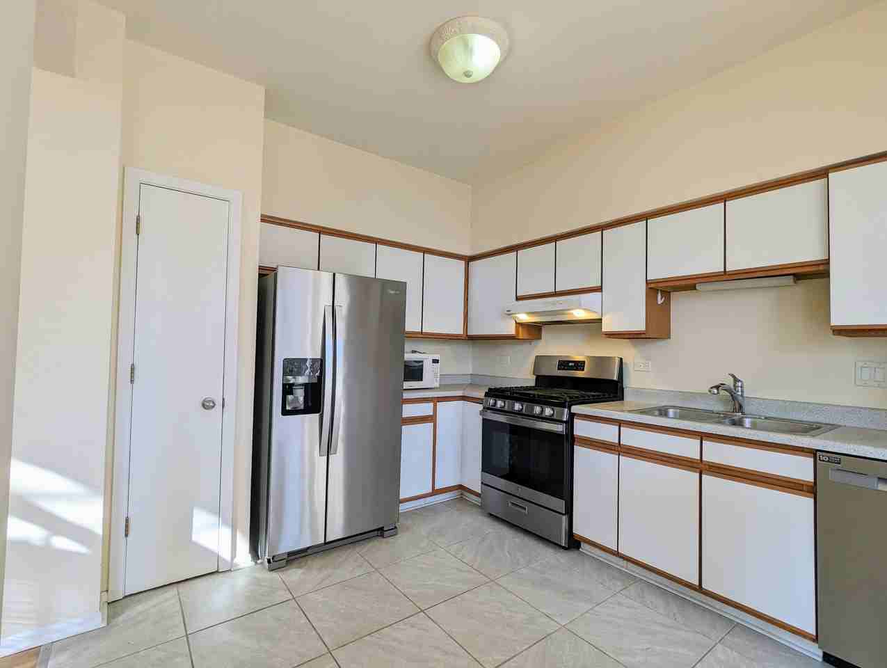 549 Woodcrest Dr #1 - Photo 5 of 14