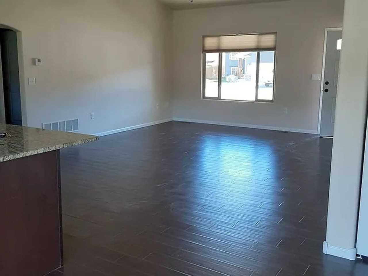 14085 Telluride St - Photo 5 of 17