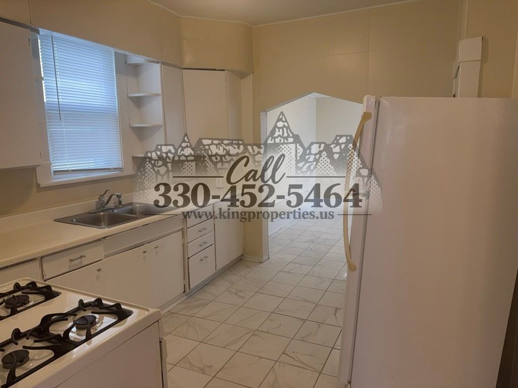 520 Broad Ave Nw #1 - Photo 3 of 12