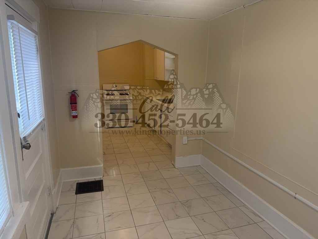 520 Broad Ave Nw #1 - Photo 4 of 12