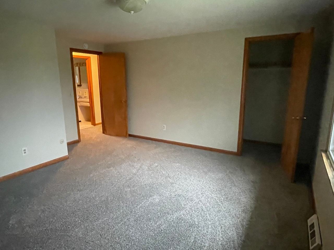 21 Oakridge Dr - Photo 3 of 18