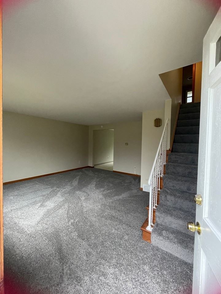 21 Oakridge Dr - Photo 5 of 18