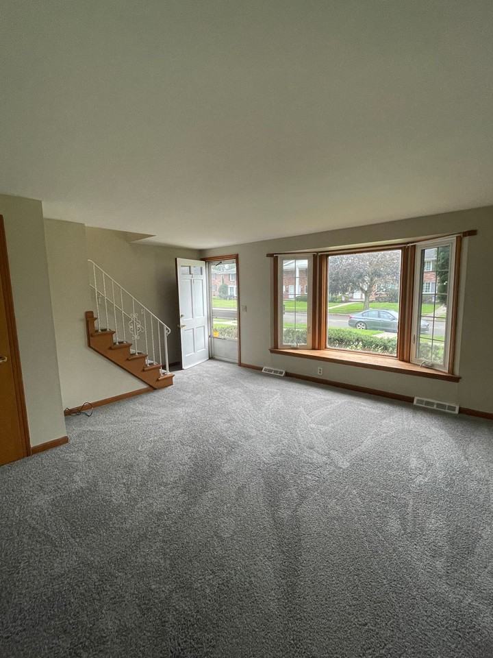 21 Oakridge Dr - Photo 6 of 18