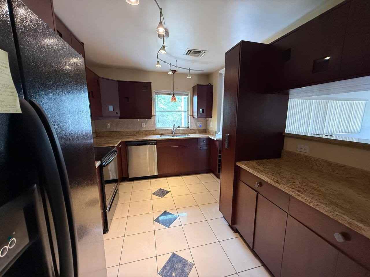 808 Ponce De Leon Blvd #1 - Photo 7 of 20