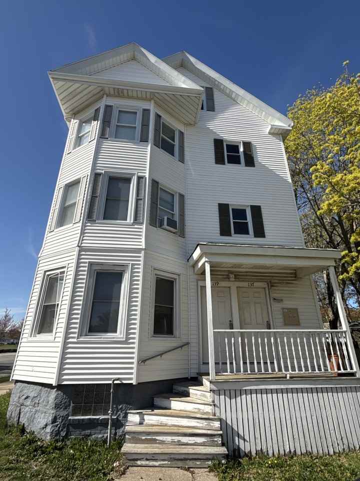 137 Perry St #2 - Photo 2 of 2