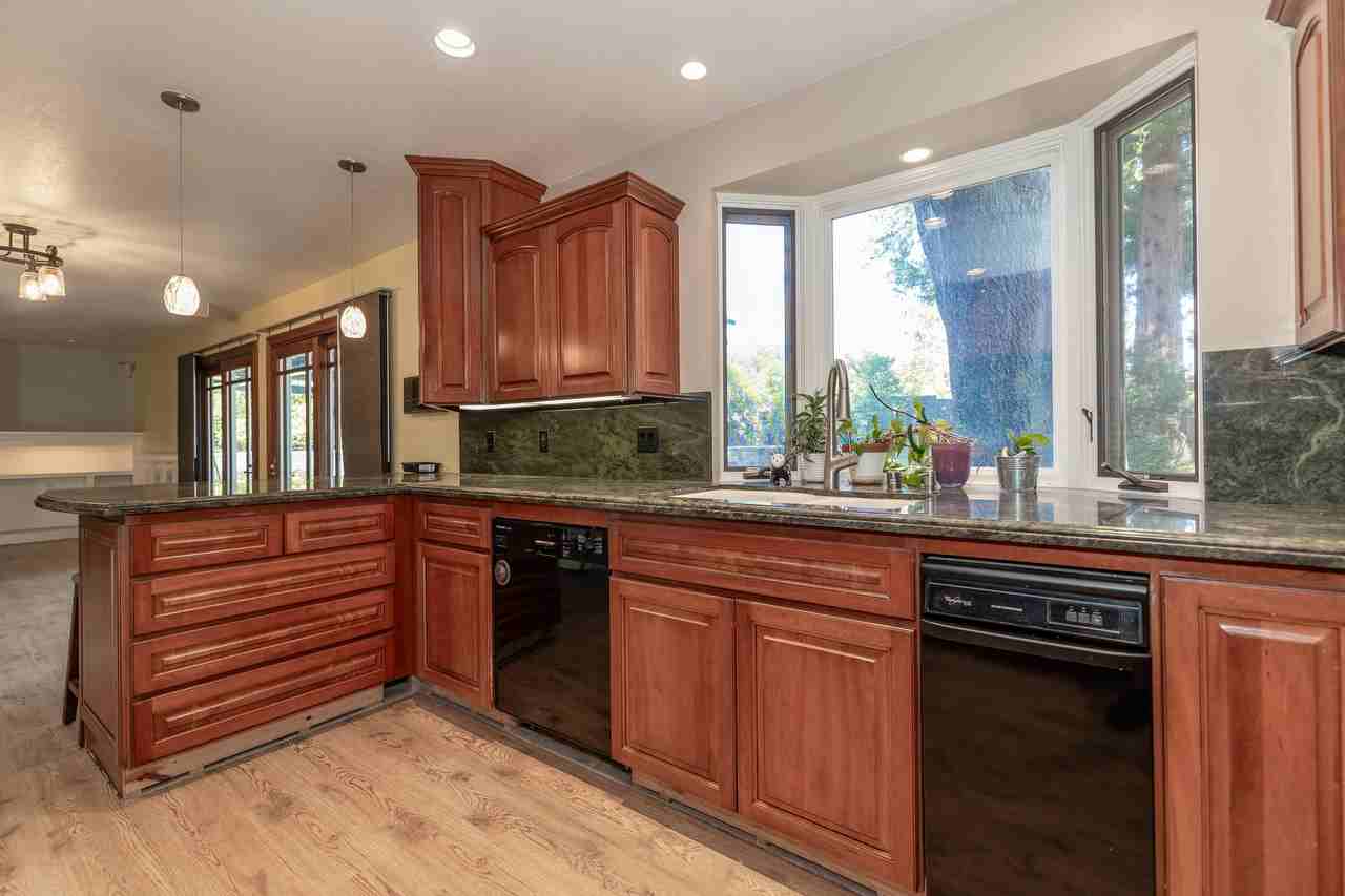 16770 Wild Oak Court16770 Wild Oak Court16770 Wild Oak Court #1 - Photo 4 of 11
