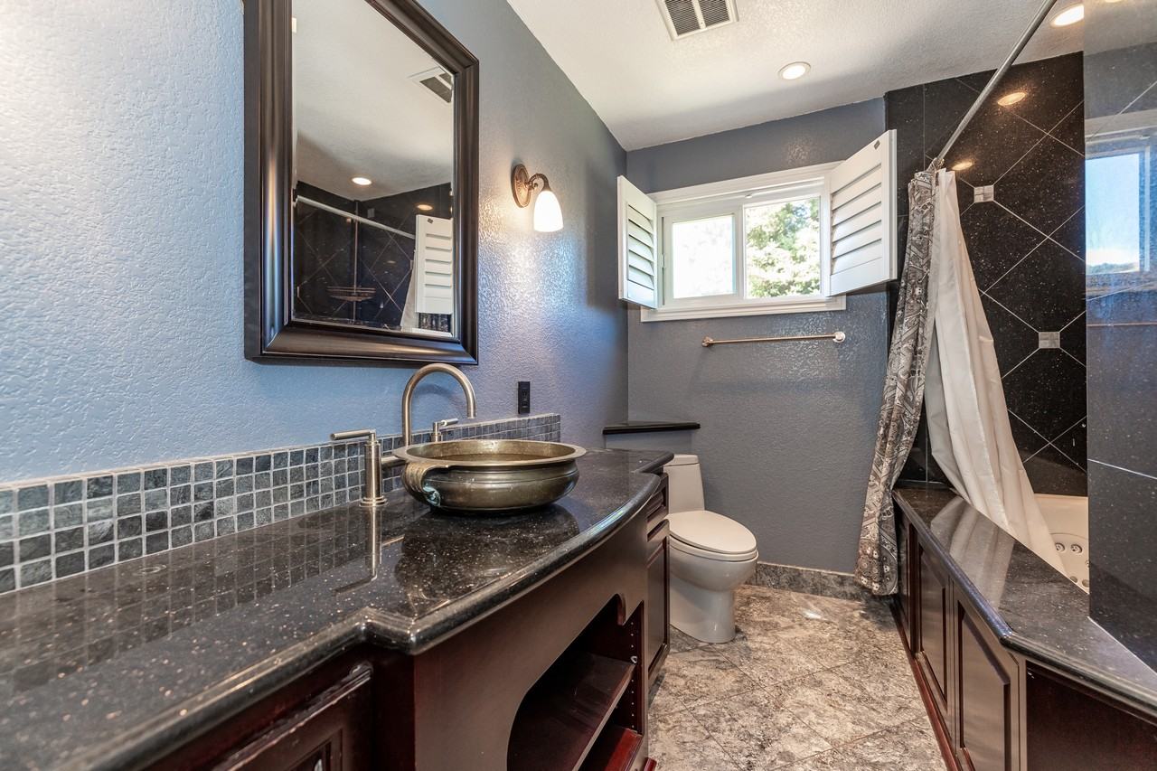 16770 Wild Oak Court16770 Wild Oak Court16770 Wild Oak Court #1 - Photo 7 of 11