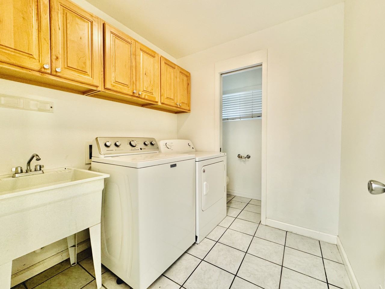 633 S Kamehameha Ave #1 - Photo 4 of 12