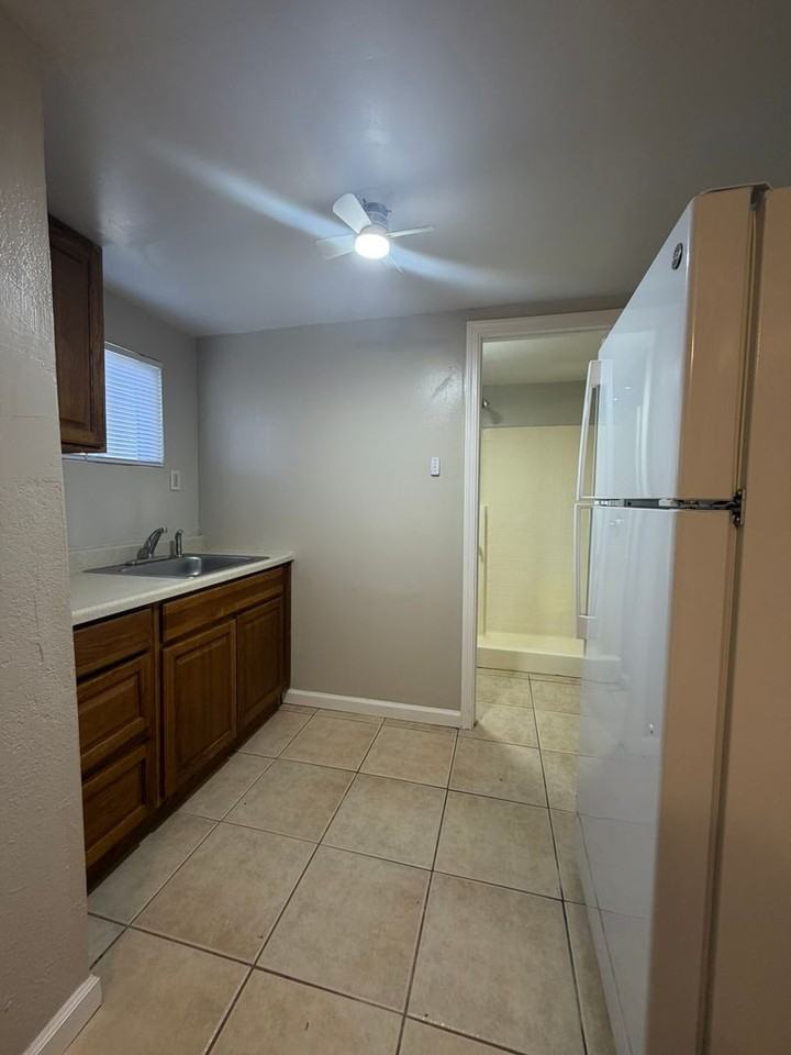 561 N G St #B - Photo 6 of 16