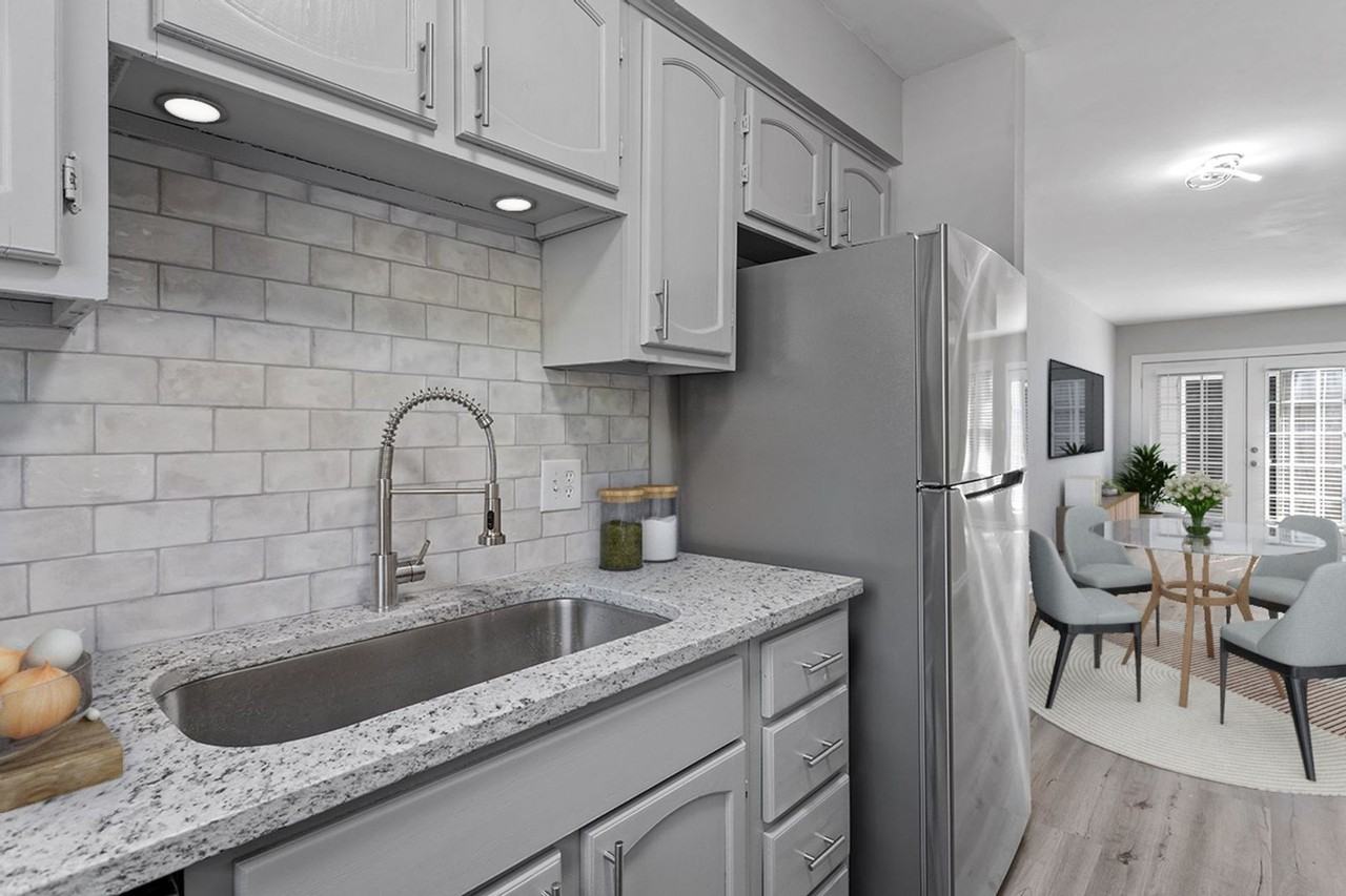 725 Moore St - Photo 6 of 16