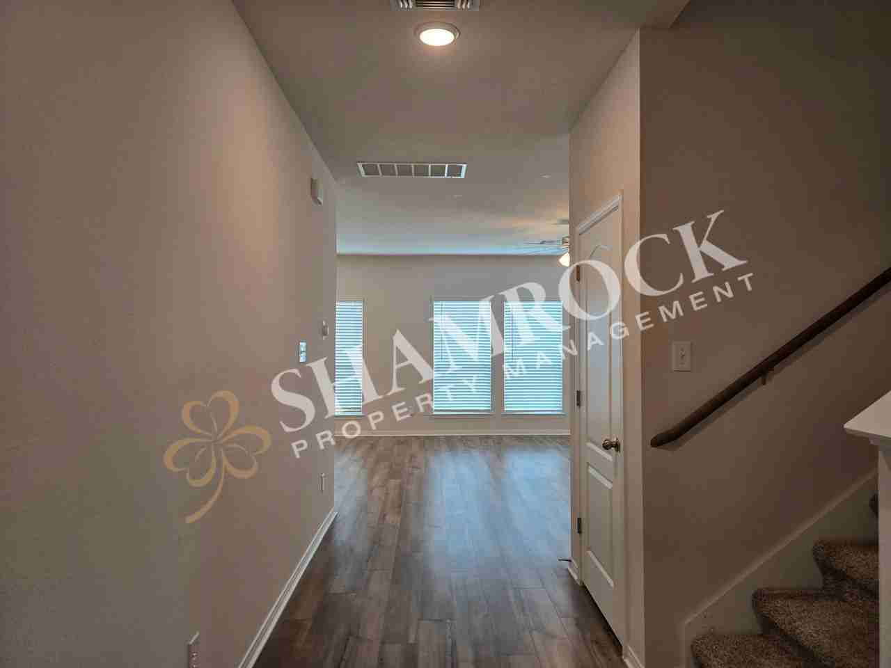 11224 Solar St - Photo 3 of 27