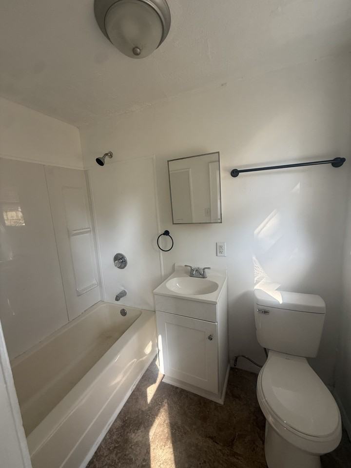 1913 Broadway St #1 - Photo 5 of 5