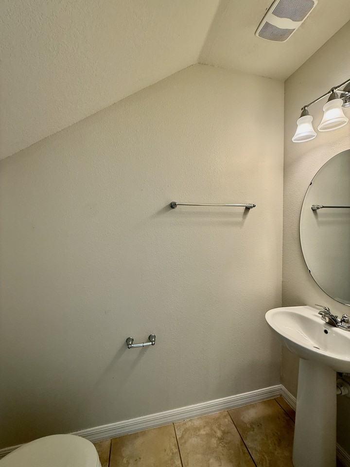 3977 Plainview Dr #1 - Photo 7 of 22