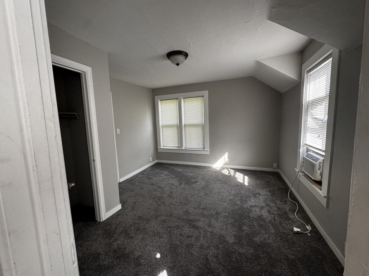 848 E Grand Ave #4 - Photo 4 of 7
