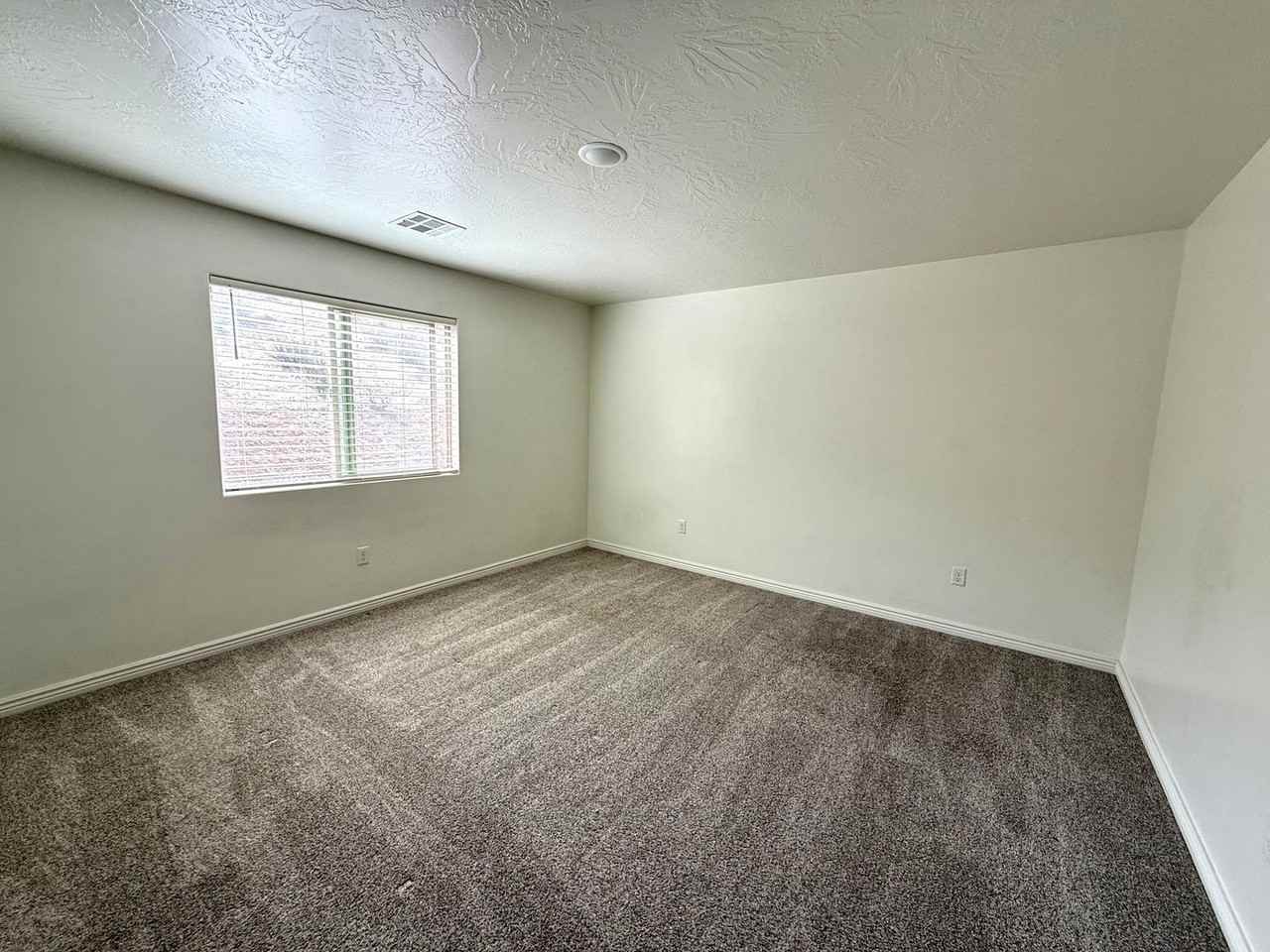 3277 S Fossil Hills Dr - Photo 2 of 11