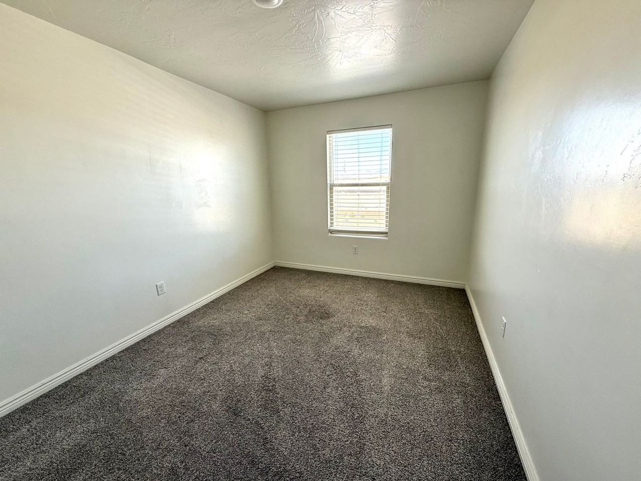 3277 S Fossil Hills Dr - Photo 5 of 11