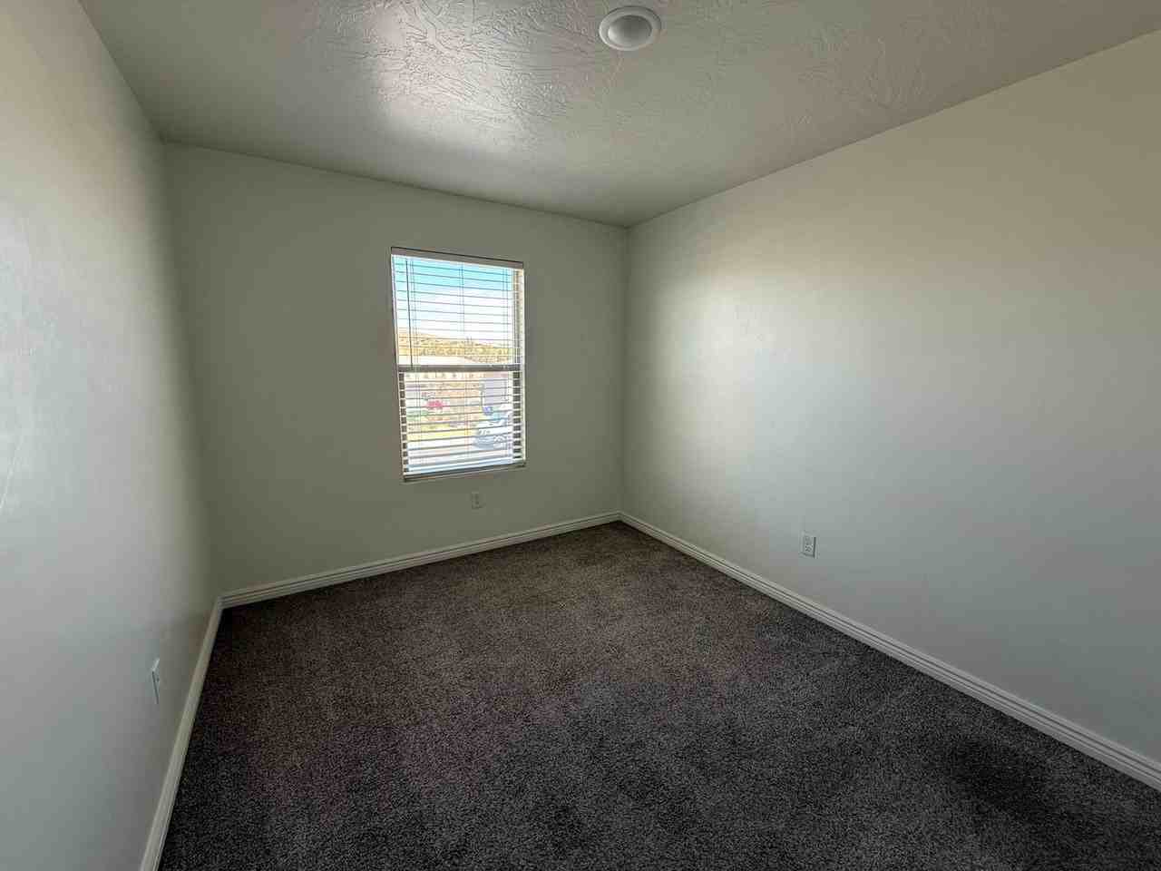 3277 S Fossil Hills Dr - Photo 6 of 11