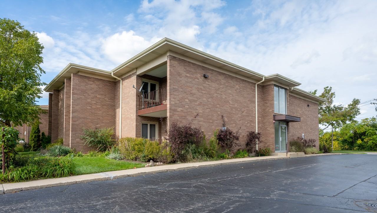 484 N Addison Ave #101E - Photo 4 of 21
