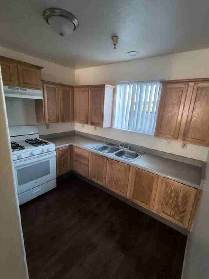 504 S Oakley Ave #A - Photo 2 of 7