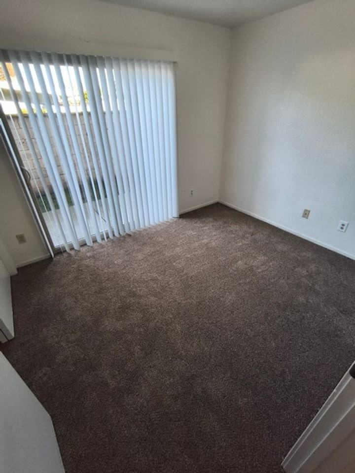 504 S Oakley Ave #A - Photo 3 of 7