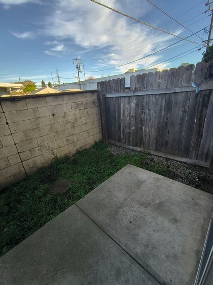 504 S Oakley Ave #A - Photo 4 of 7