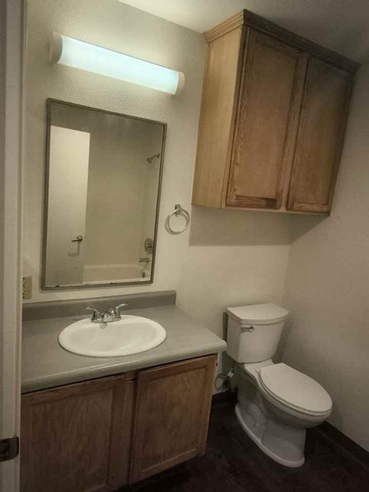 504 S Oakley Ave #A - Photo 5 of 7