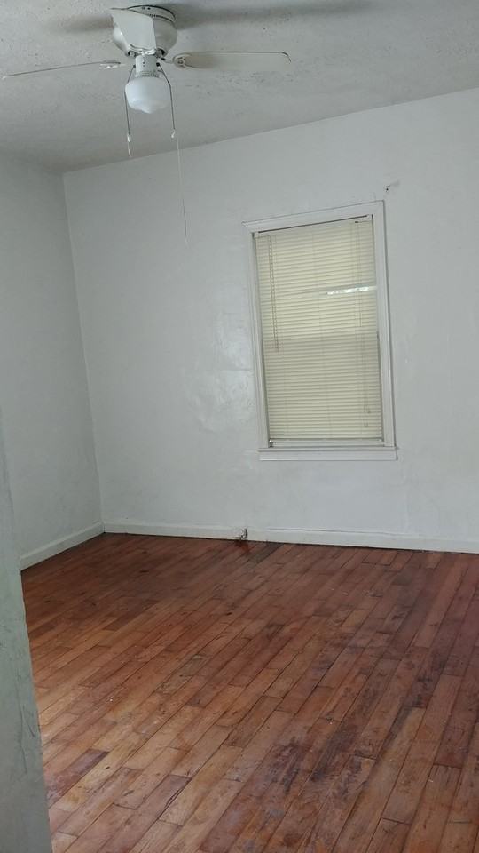 1223 E 55th St - Photo 6 of 11