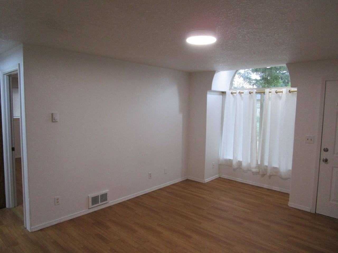 103 Nw Ivy St - Photo 3 of 11