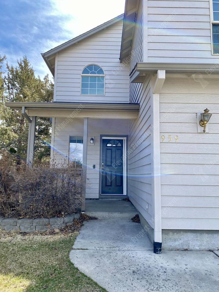 959 Ne Hidden Valley Dr - Photo 2 of 22
