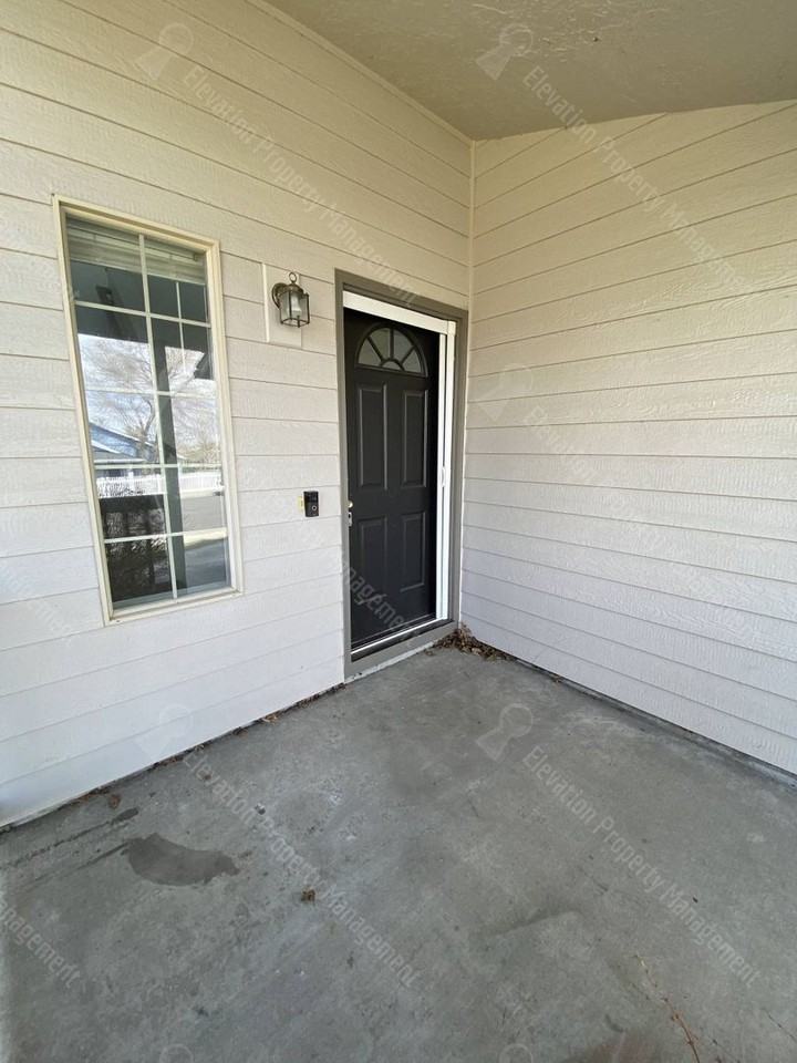 959 Ne Hidden Valley Dr - Photo 3 of 22