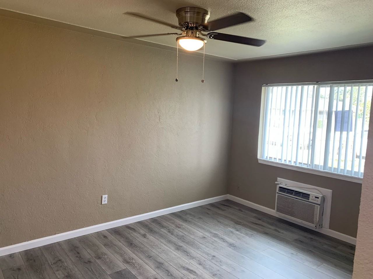 3364 Mayfair Dr S - Photo 3 of 15