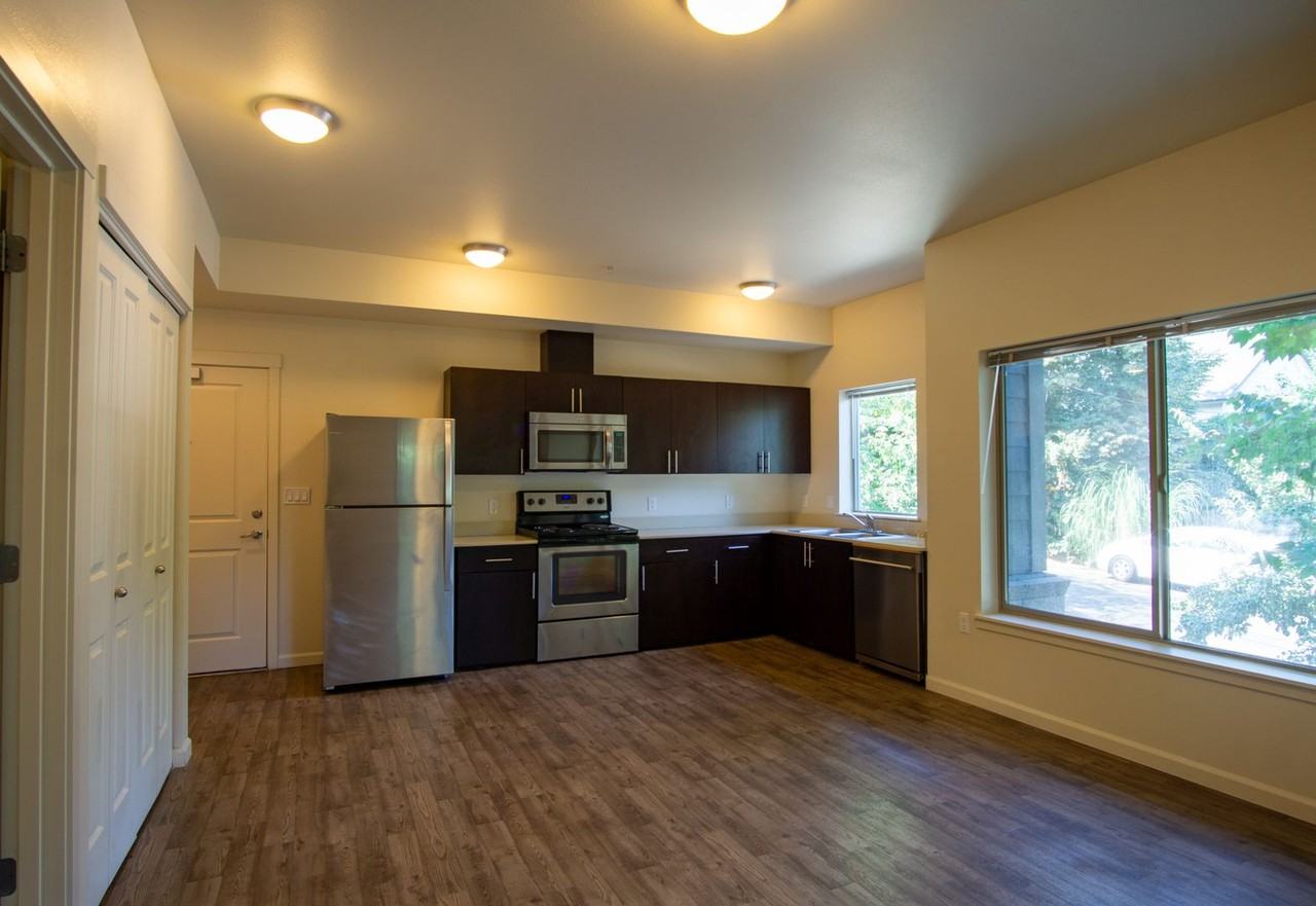 1650 Se Harold St #1 - Photo 3 of 15