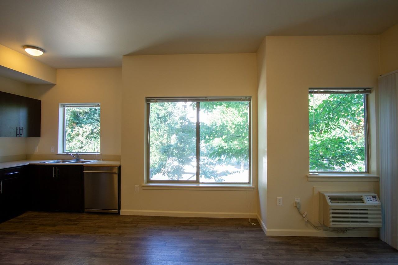 1650 Se Harold St #1 - Photo 4 of 15