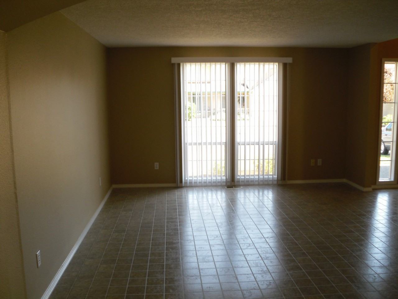 16110 Se 18th St - Photo 3 of 19