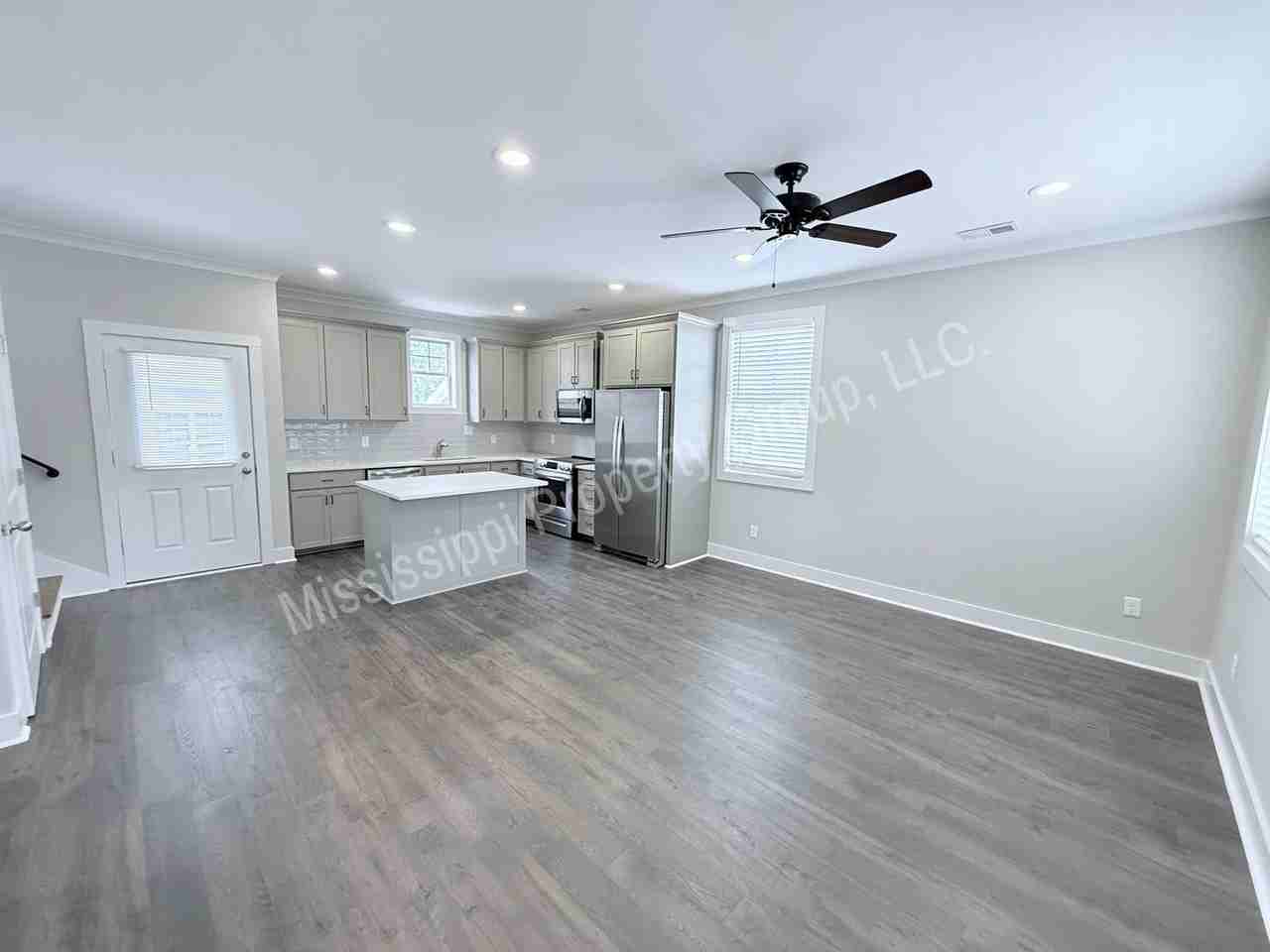 1212 Ivy Rd - Photo 2 of 21