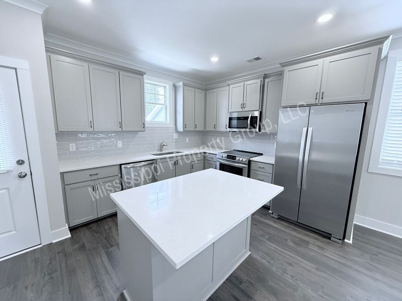 1212 Ivy Rd - Photo 4 of 21