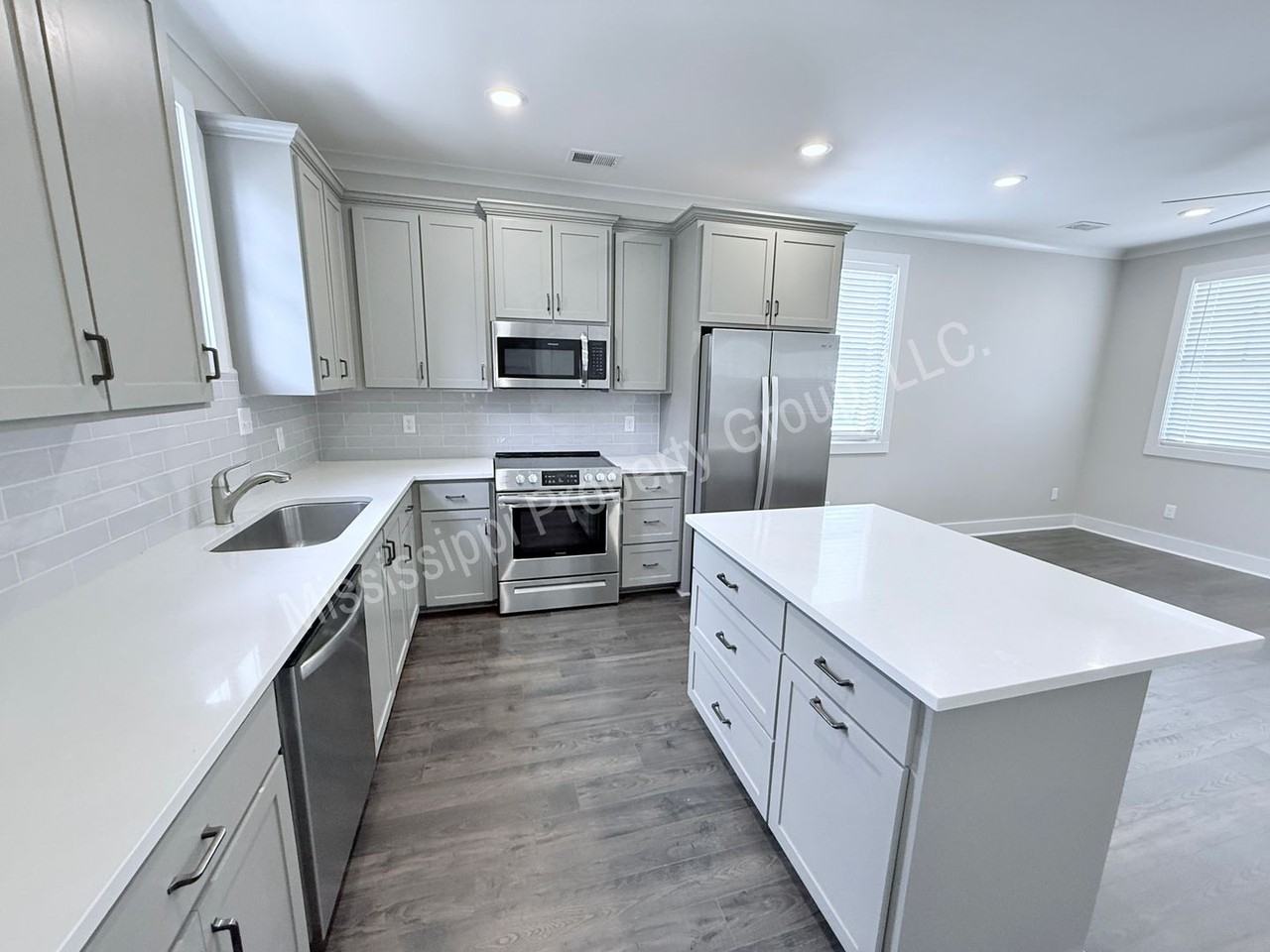 1212 Ivy Rd - Photo 5 of 21
