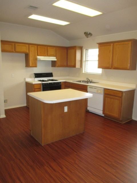 9401 Bradner Dr - Photo 4 of 11