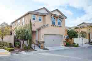 featured image of 1504 N Vanguard Way