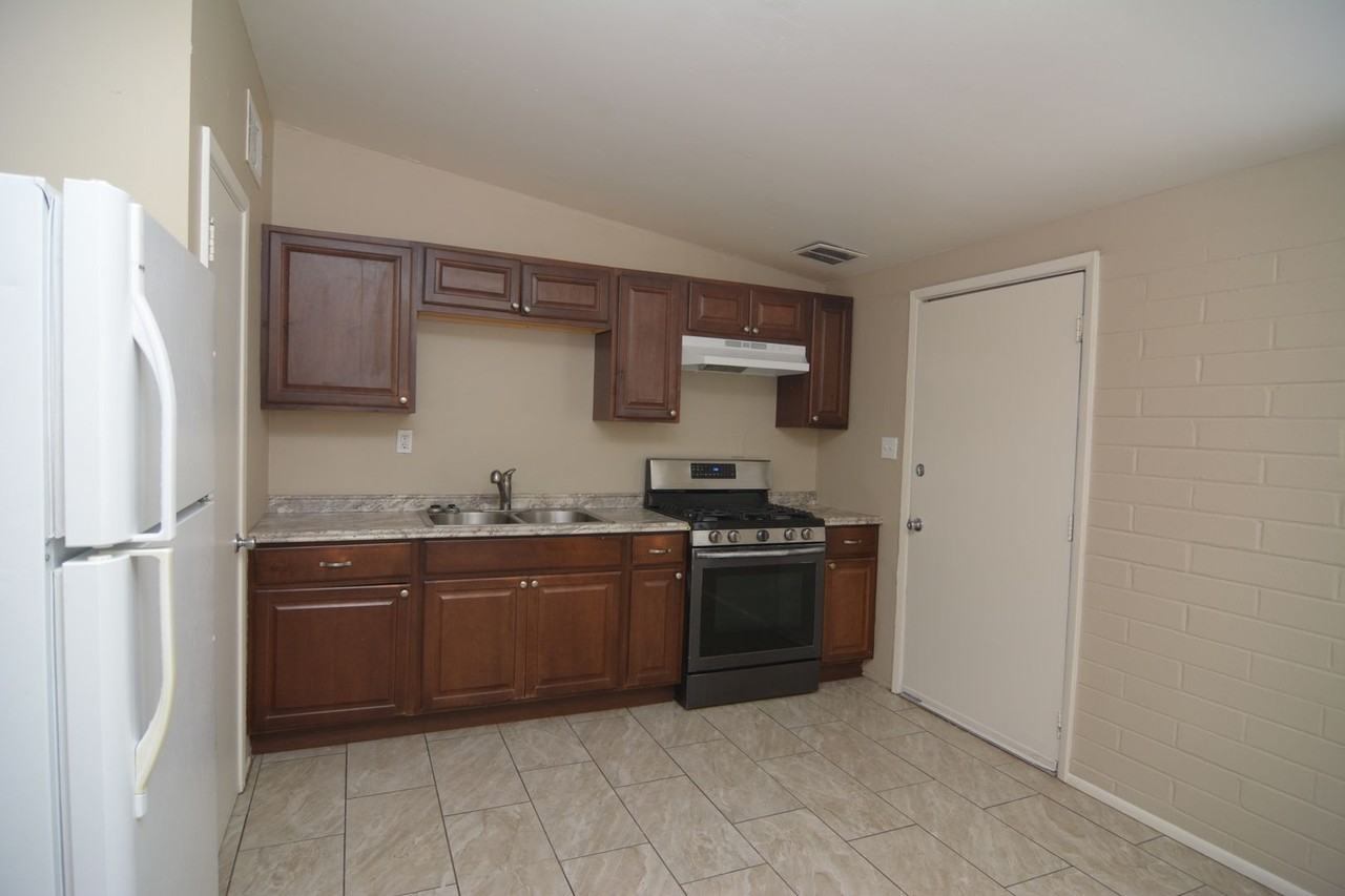 1518 S Tucson Blvd - Photo 5 of 14