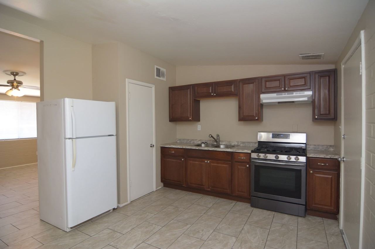 1518 S Tucson Blvd - Photo 6 of 14